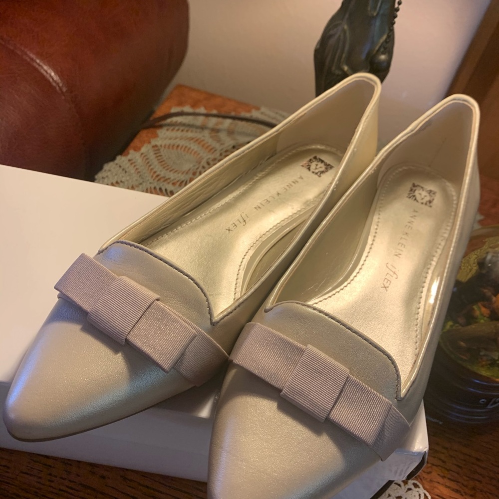 Anne Klein Cream Flats with Bow Accent - Picture 6 of 8